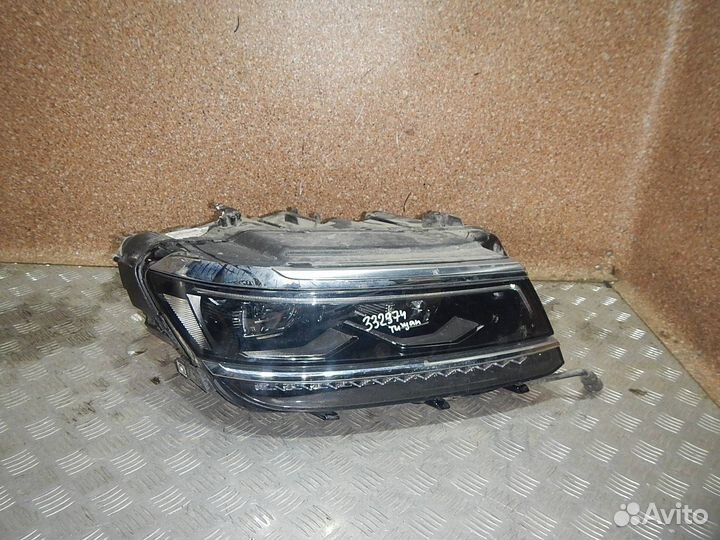 Фара правая Volkswagen Tiguan