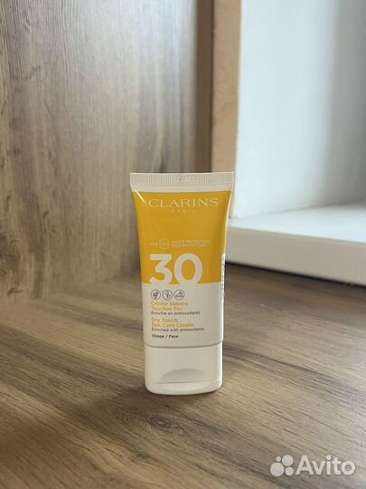 Солнцезащитный крем для лица clarins SPF 30