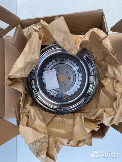 Маховик двухмассовый LUK 4150521090 DSG7 1326