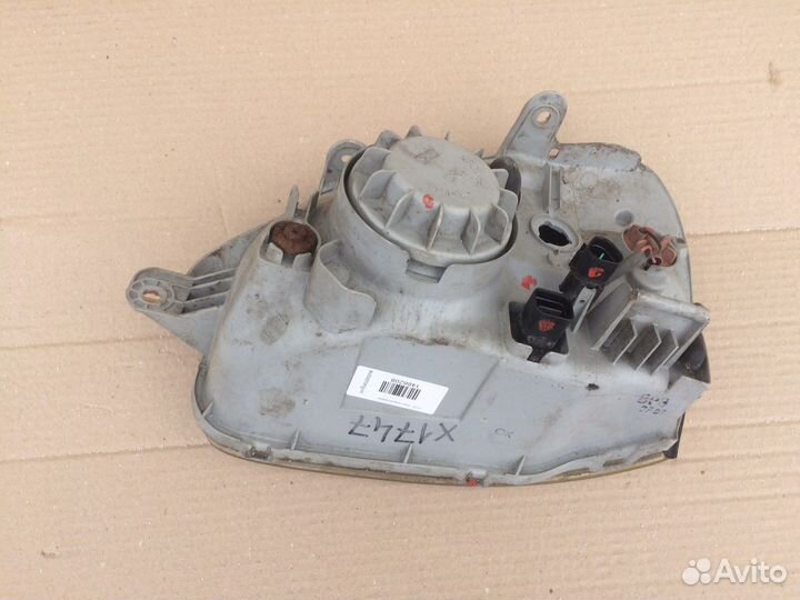 Фара правая Hyundai Santa Fe 2000-2005