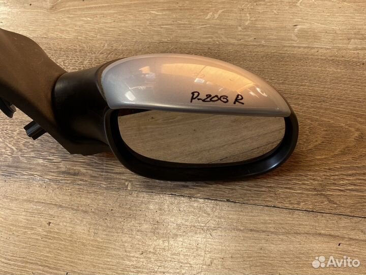 Peugeot 206 правое внешнее зеркало