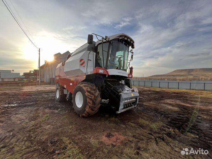 Комбайн Ростсельмаш Vector 410, 2012