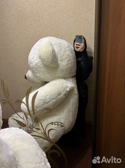 Огромный плюшевый медведь