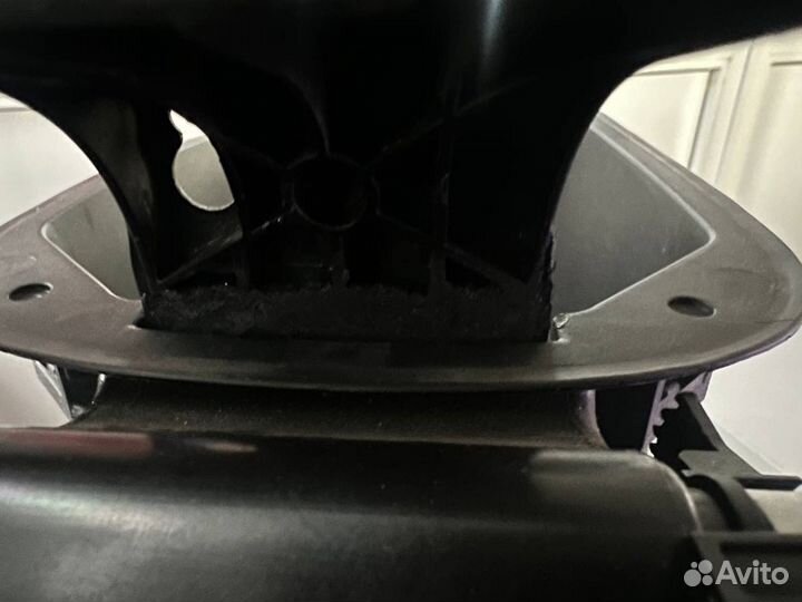 Механизм лючка бензобака