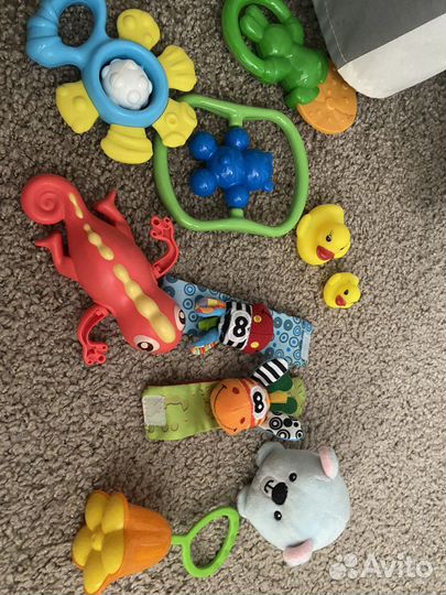 Игрушки для малышей пакетом