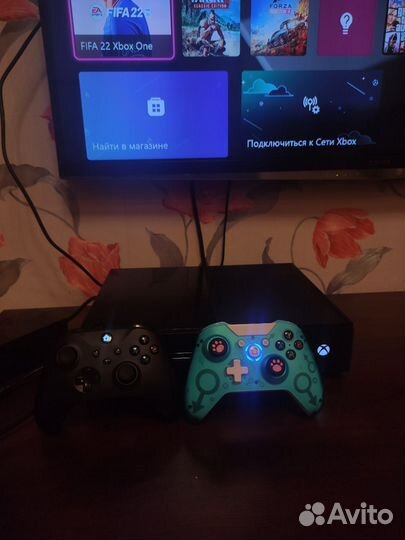 Xbox One s 2 геймпада