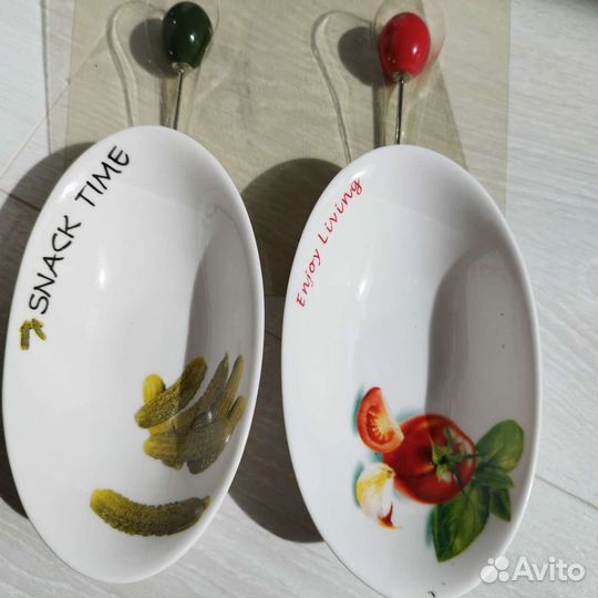 Новый набор столовой посуды для сервировки