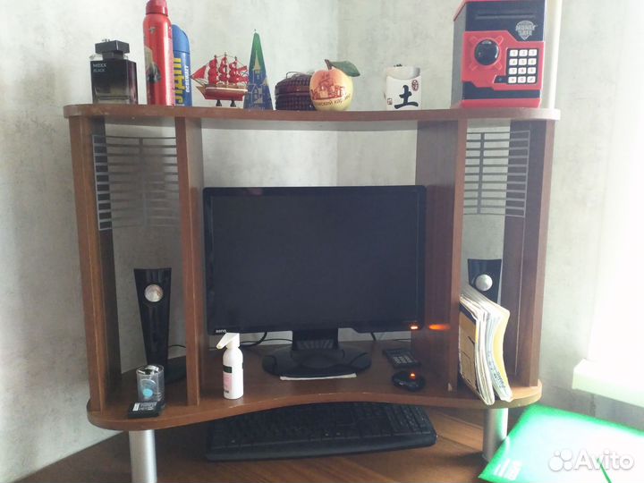 Угловой компьютерный стол