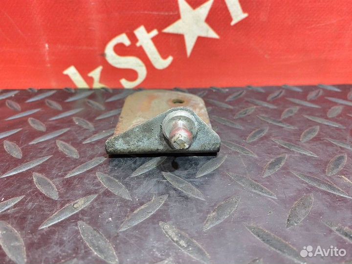 Кронштейн капота правый Daf XF105