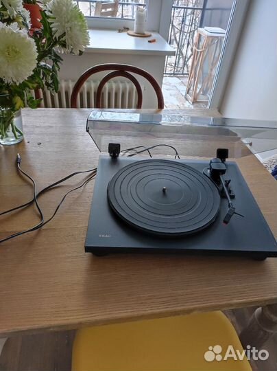 Продаю Виниловый проигрыватель teac TN-180BT