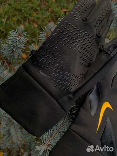 Перчатки Nike hyperwarm