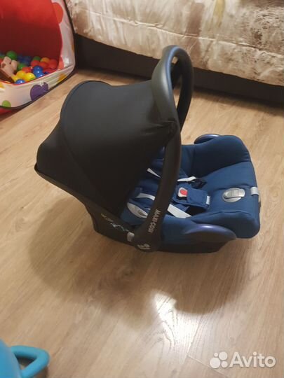 Автокресло 0+ Maxi-Cosi CabrioFix