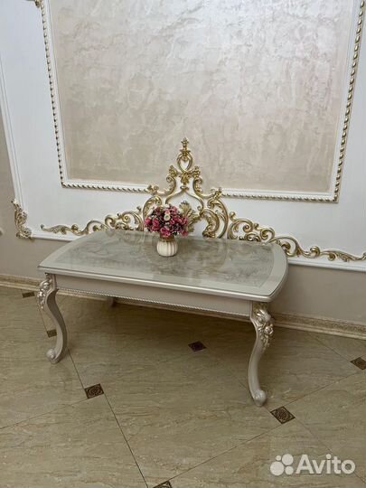 Журнальные столики / столы / стулья