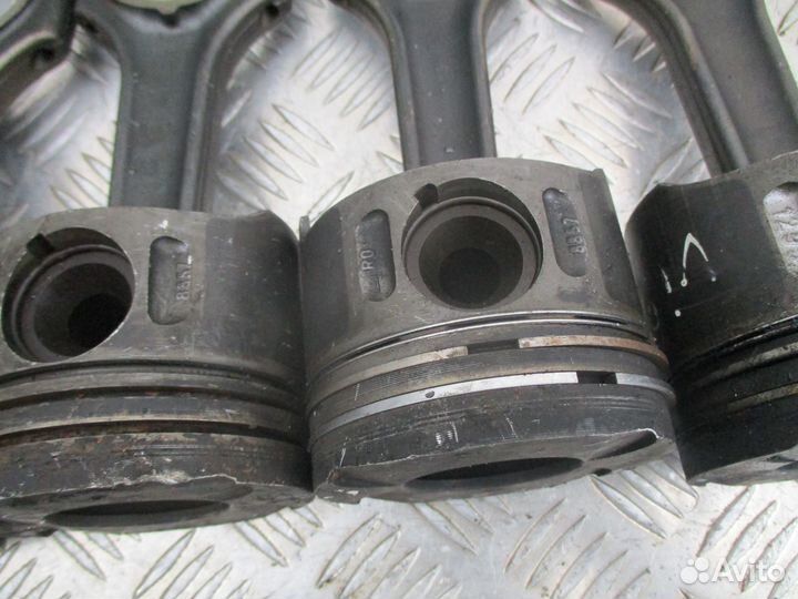 Поршень с шатуном Mercedes Sprinter Vito W638 2.2