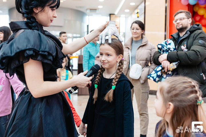 Рука Вещь и клетка для нее