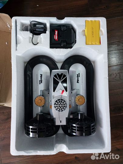 Радиоуправляемая модель катамаран