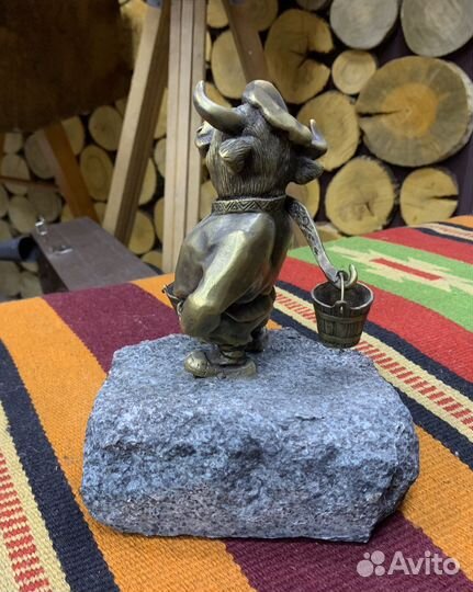 Бронзовая статуэтка Первый парень на деревне