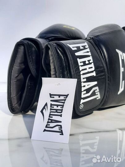 Боксерские перчатки Everlast 20 oz