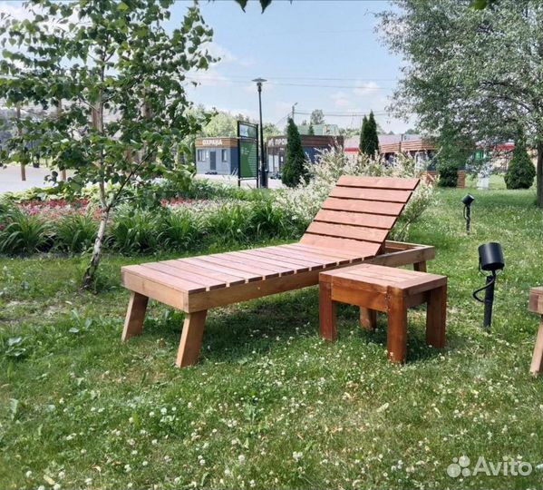 Шезлонг и столик