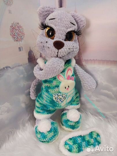 Вязанная игрушка кошечка