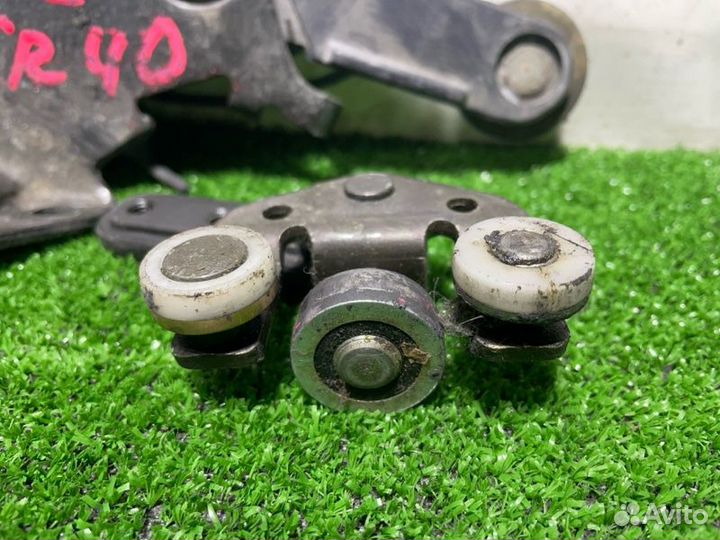 Петля двери задняя левая Toyota Lite Ace Noah SR40