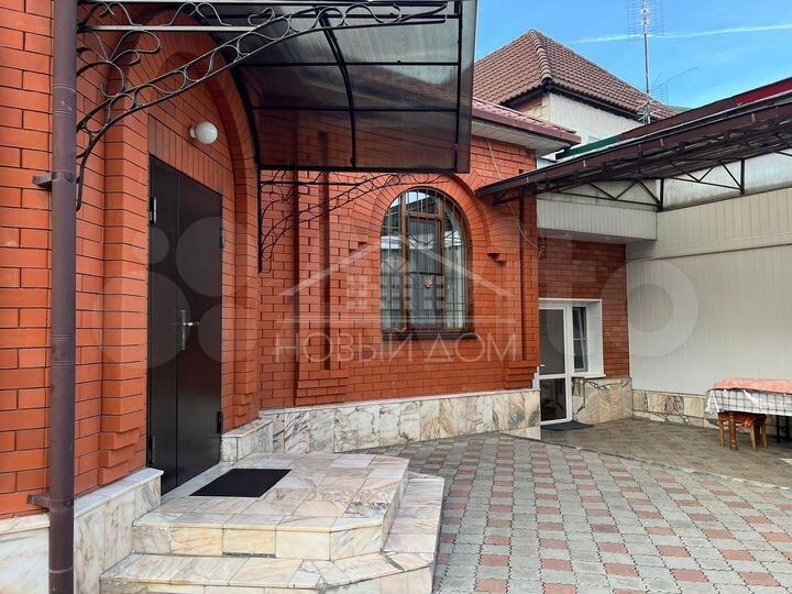 Дом 180 м² на участке 6 сот.