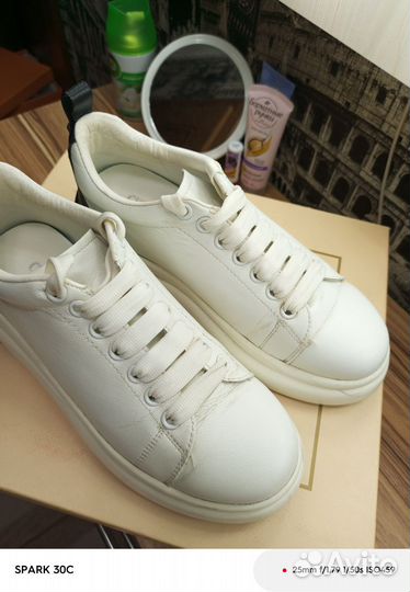 Кроссовки женские р. 36