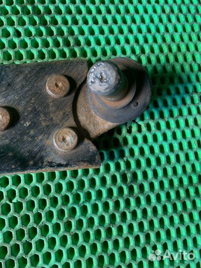 Рычаг подвески нижний передний правый Ford Focus 3