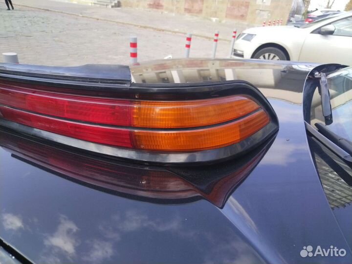 Фонарь задний правый Toyota mark 2 90