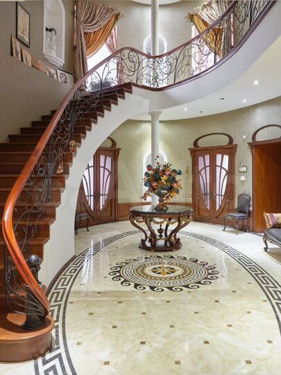 Коттедж 1199 м² на участке 30 сот.