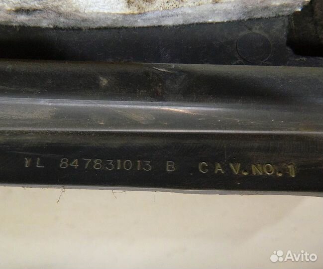 Обшивка багажника левая Ford Escape 1