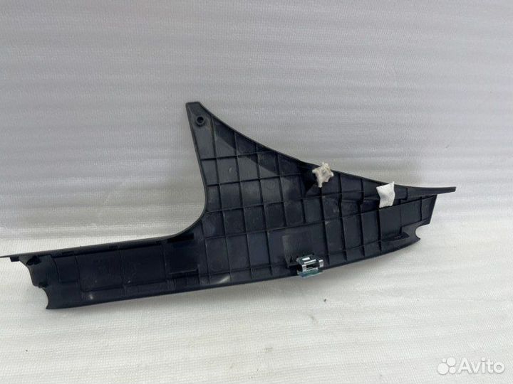 Накладка порога внутренняя задняя правая Toyota