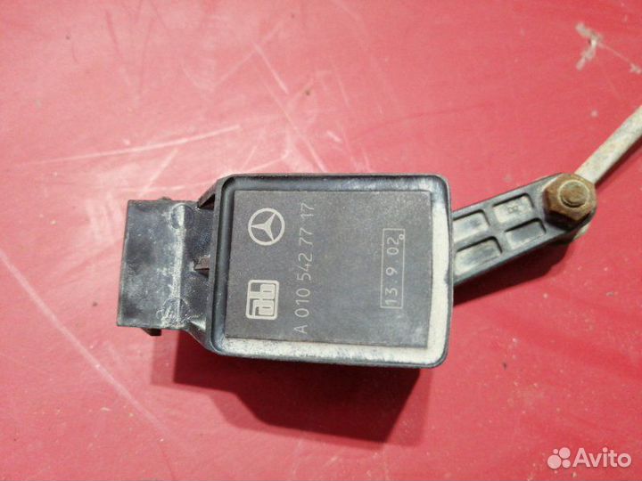 Датчик положения кузова Mercedes Benz E-Class W211