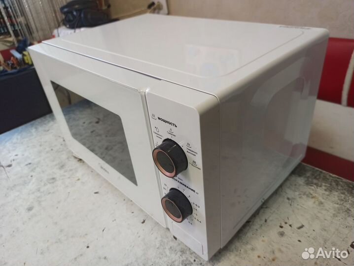 Микроволновая печь Midea MM720S220-W