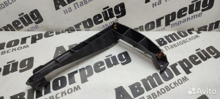 Крепление бампера заднее правое Volkswagen Touareg