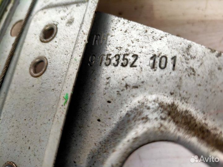 Стеклоподъемник задний правый Opel Astra J 2010