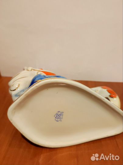 Статуэтка фарфоровая 