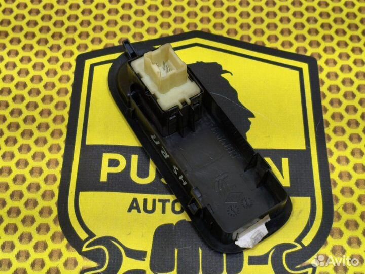 Кнопка стеклоподъемника передняя правая Renault