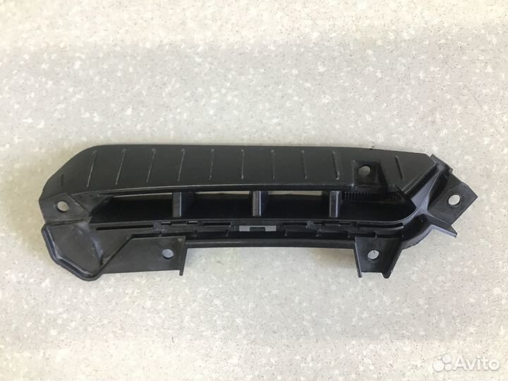 Кронштейн переднего бампера правый Kia Sorento IV