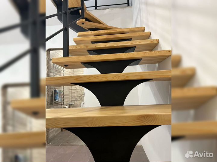 Ступени для лестниц и другие комплектующие О