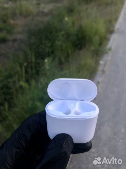 Продают кейс от Airpods 2 (без бз)