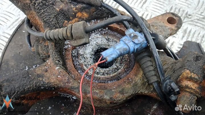 Ступица передняя левая Suzuki SX4 2006