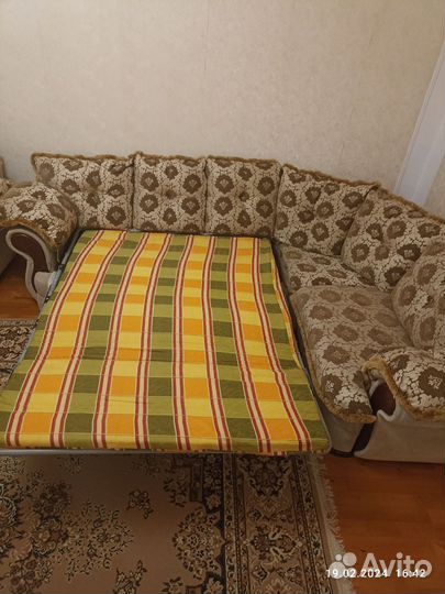 Холл угловой