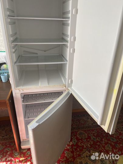 Холодильник бу Indesit 2х камерный