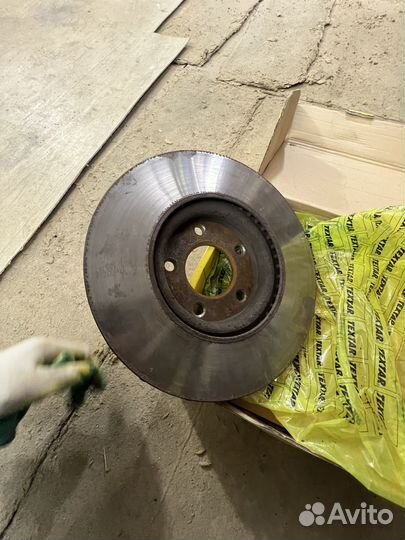 Тормозные диски и колодки передние Mazda 3 bk/bl