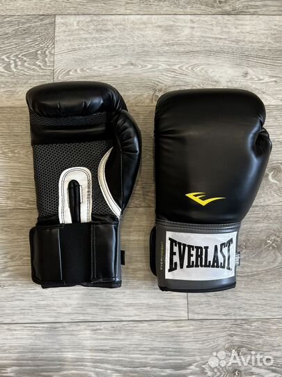 Боксерские перчатки 10 oz everlast