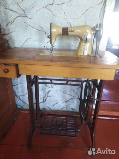 Швейная машина Финляндия ножная