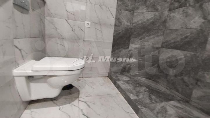 2-к. квартира, 70 м², 1/10 эт.