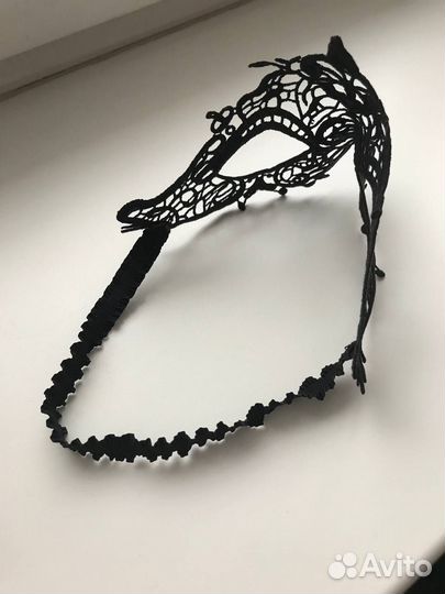 Маска ажурная черная