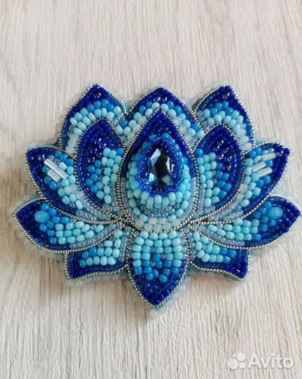 Брошь из бисера
